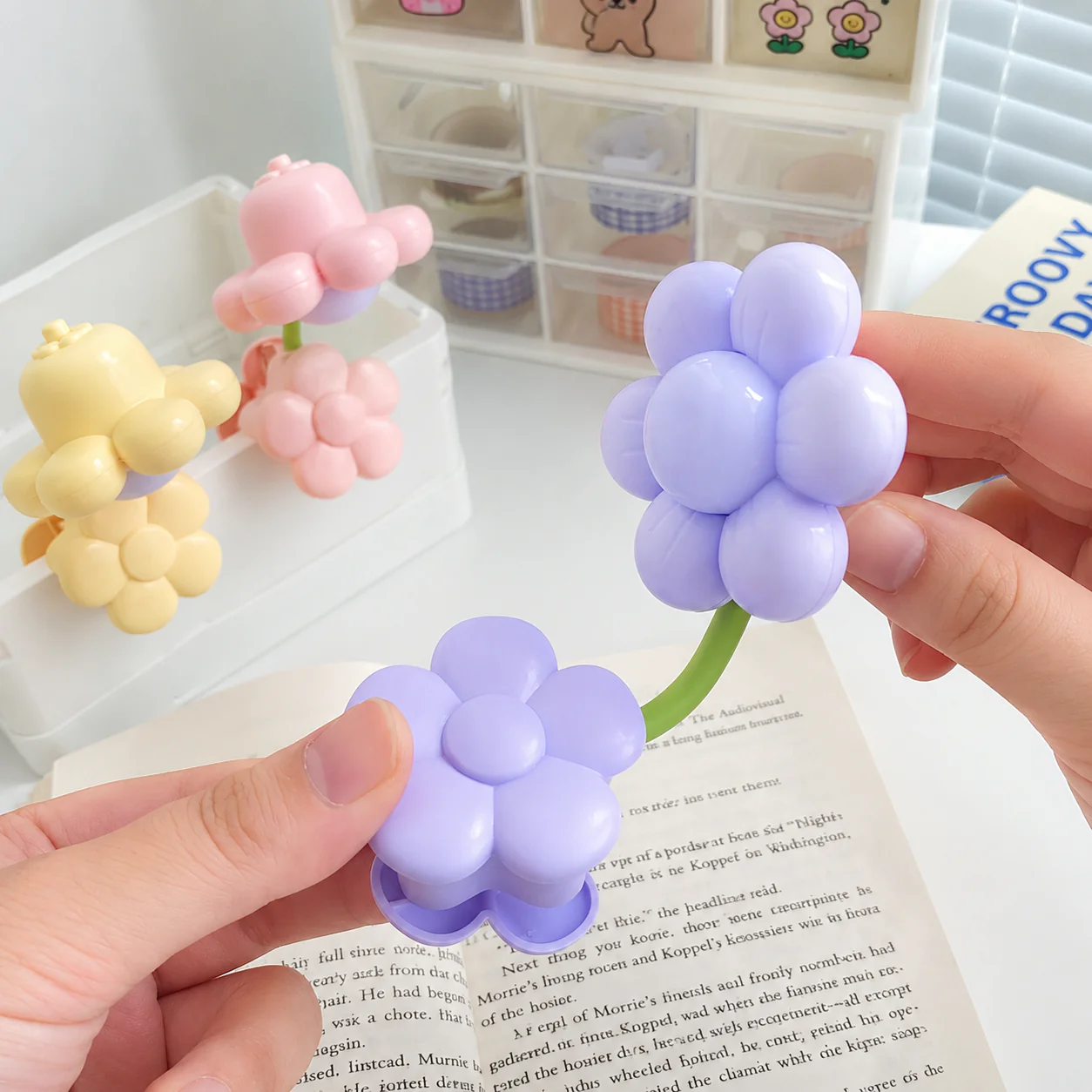 Floral Mini Reading Lamp - Image 3